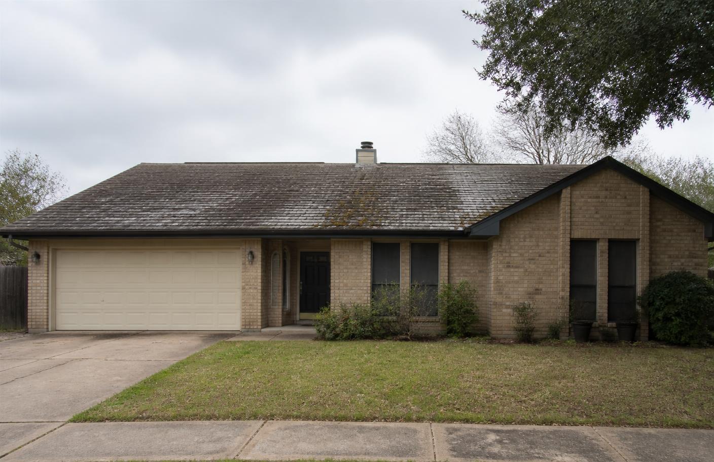 Aging roof before replacement